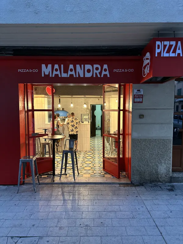 Fachada de la pizzería Malandra Balmes en la C/ Jaume Balmes 57, Palma